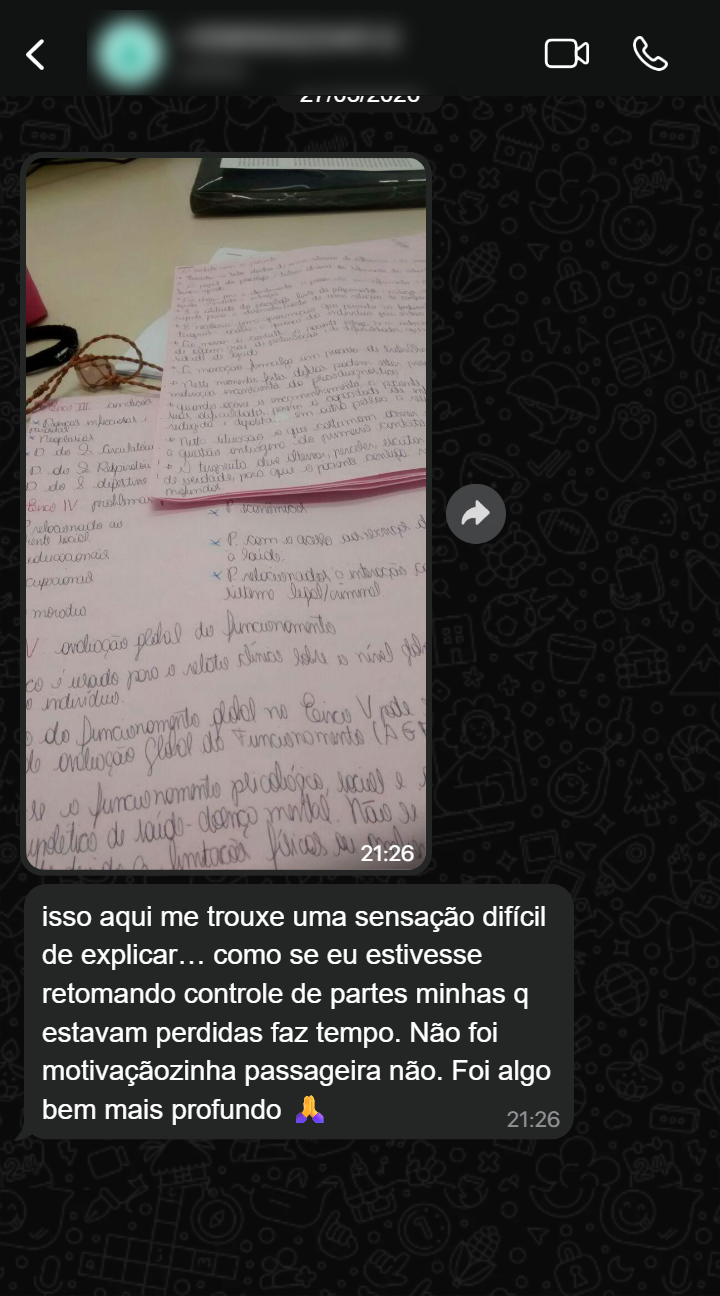 Caderno cheio de anotações manuscritas