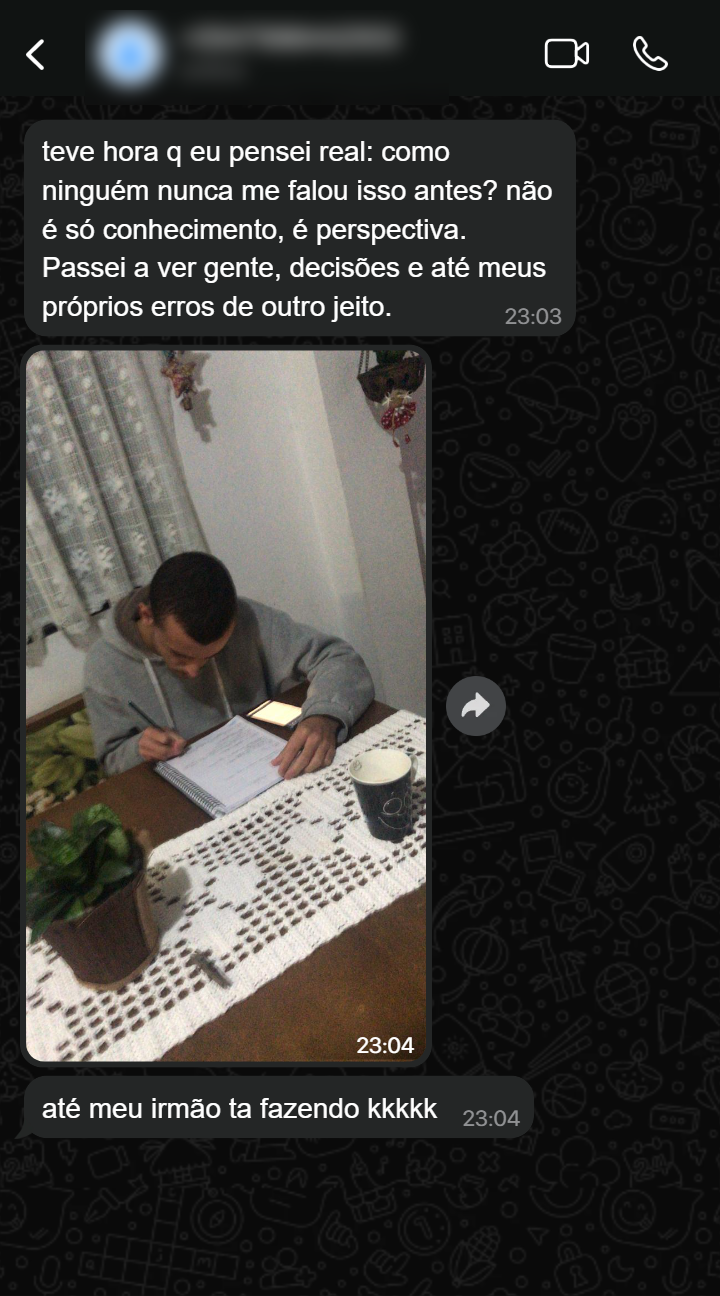 Comprador escrevendo com o irmão