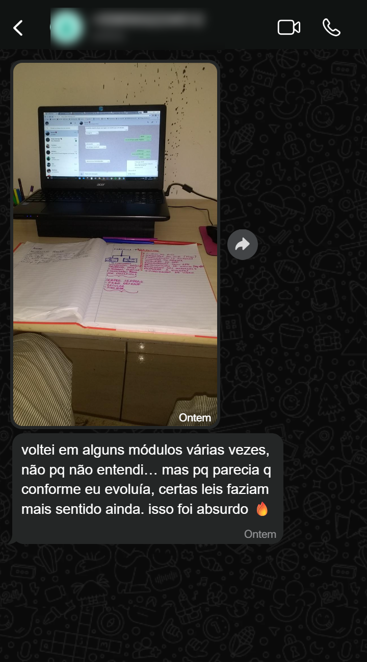 Notebook e caderno com anotações de módulos